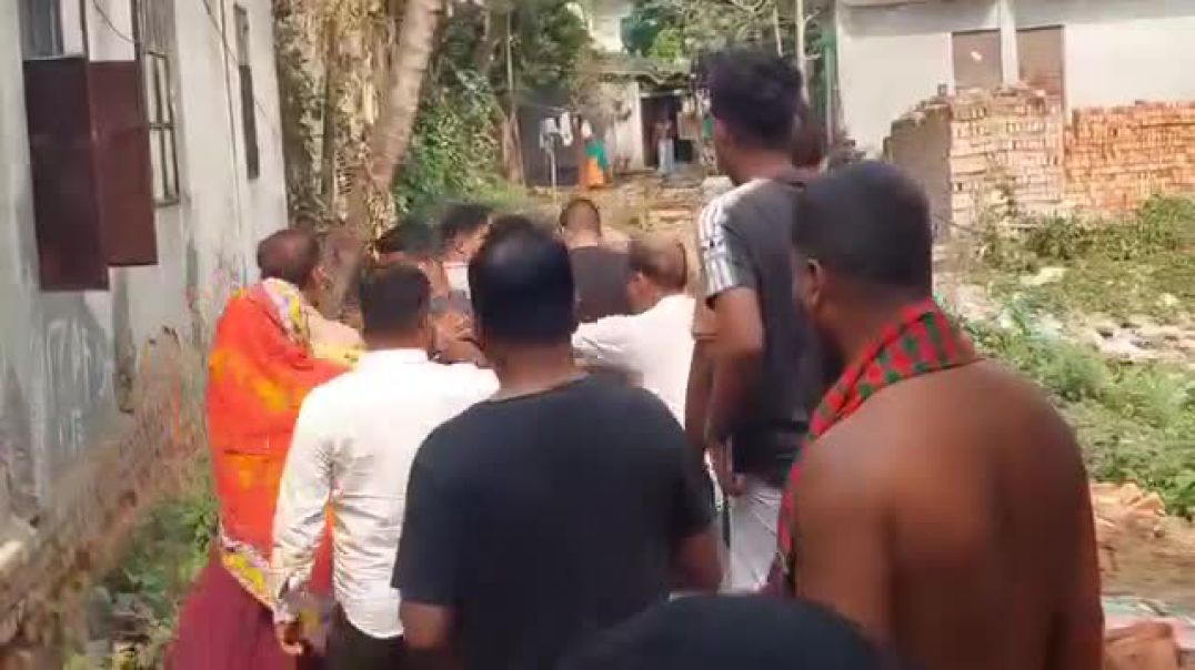⁣সাভার গেন্ডা  এলাকায় জমির মালিক কে বেধে রেখে জমি দখলের চেষ্টা