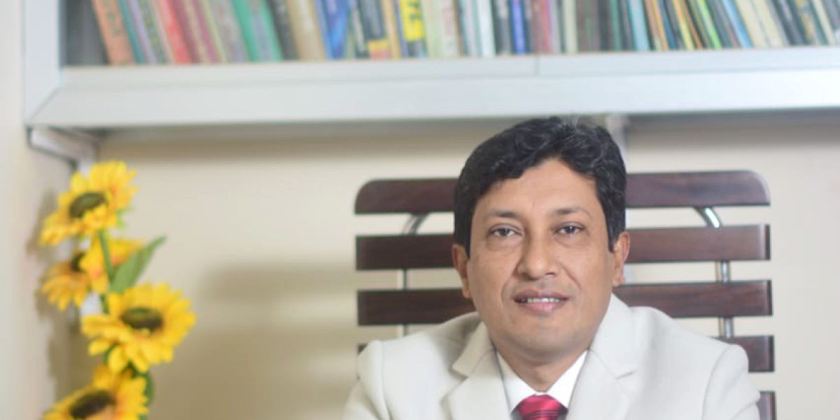 শিক্ষক সিরাজুল ইসলামকে নিয়ে সোস্যাল মিডিয়ায় অপপ্রচারে তীব্র নিন্দা  জানিয়েছে সচেতন মহল।..