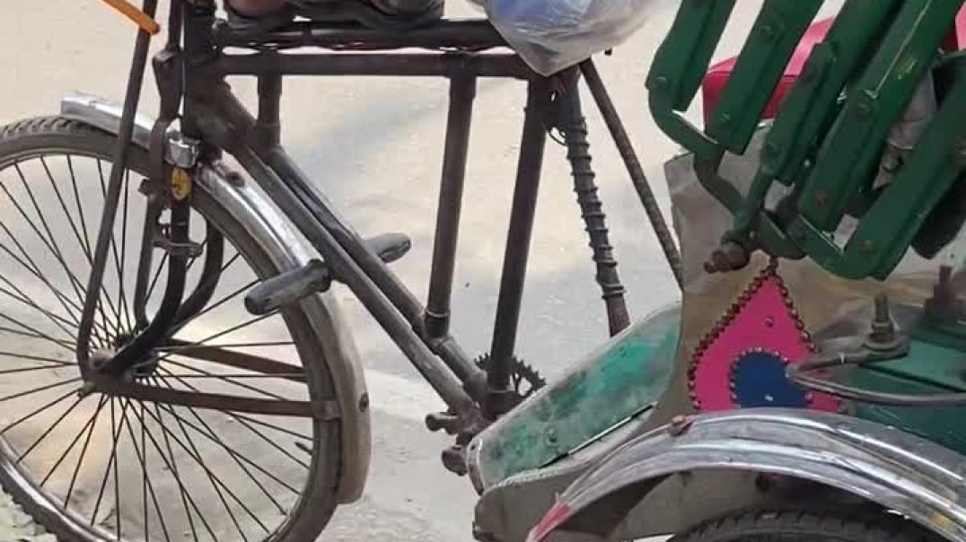 ⁣হাইকোর্টের মোড়ে ঘটলো বিরল ঘটনা! আত্মবিশ্বাস নিয়ে রিক্সা চালকের পার্কিং⁣ #আই_নিউজ_বিডি