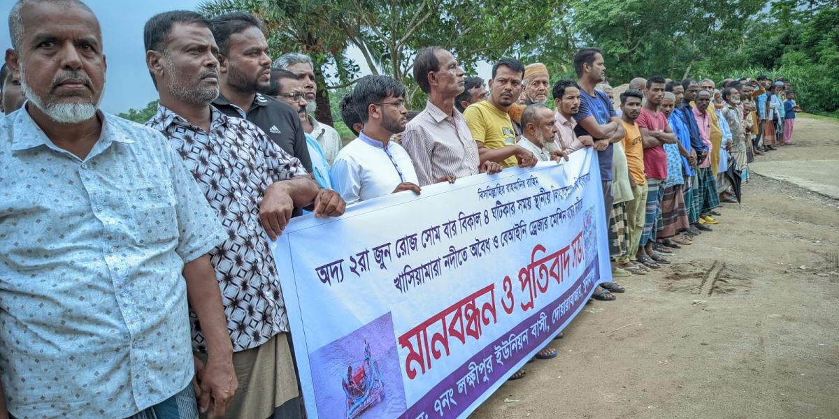 সিলেট  দোয়ারাবাজারে খাসিয়ামারা নদীতে অবৈধ বালু উত্তোলন বন্ধের দাবি..