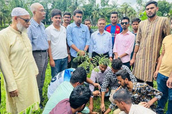 বিশ্ব পরিবেশ দিবস উপলক্ষে বাংলাদেশ জাতীয়তাবাদী ছাত্রদল'র কেন্দ্র ঘোষিত ১৫ দিন ব্যাপী বৃক্ষরোপণ কর্মসূচির অংশ হিসেবে আনন্দ মোহন কলেজ ছাত্রদলের উদ্যোগে ক্যাম্পাস প্রাঙ্গণে বৃক্ষ রোপণ কর্ম..