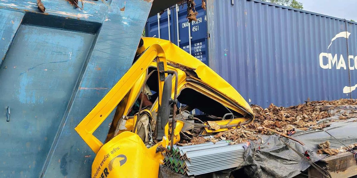মীরসরাইয়ে BSRM-এর ট্রাক দুর্ঘটনায় প্রাণ গেল ২ জনের