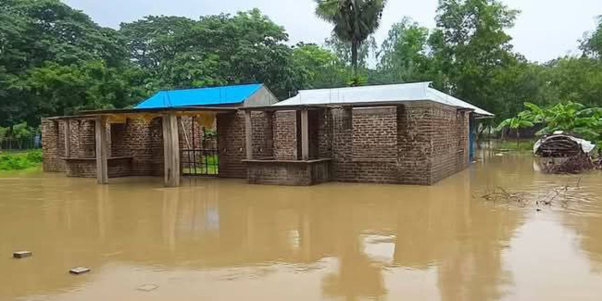 রাতভর টানা বৃষ্টিতে মিরসরাইয়ের বিভিন্ন এলাকা প্লাবিত