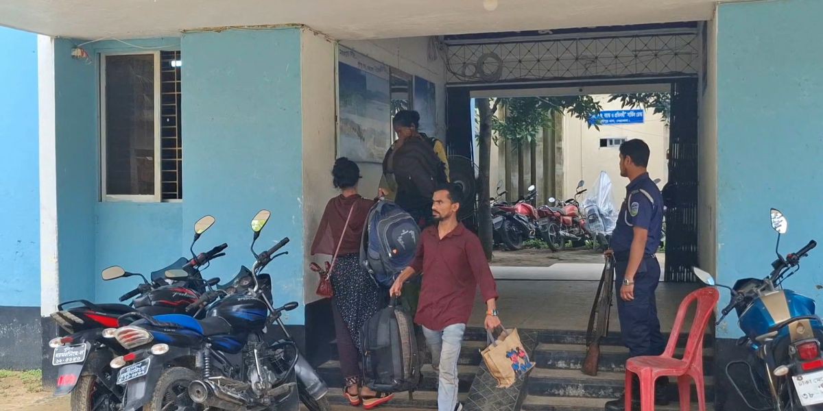 দুর্গাপুরের বিজয়পুর সীমান্ত দিয়ে তিন বাংলাদেশিকে বিজিবির কাছে হস্তান্তর  করেছে  বিএসএফ..