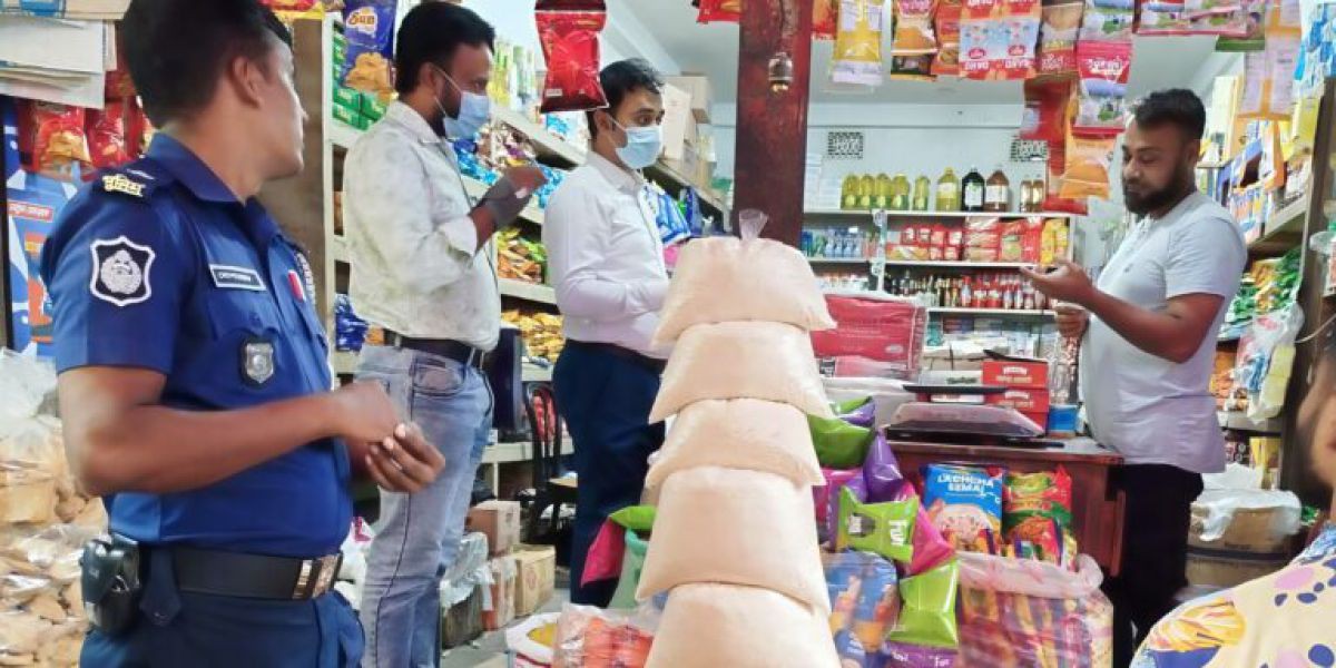 মোবাইল কোর্টে জরিমানা:  পলাশে ভোক্তা অধিকার লঙ্ঘনে দুই বেকারি ও এক মুদি দোকানে জরিমানা..