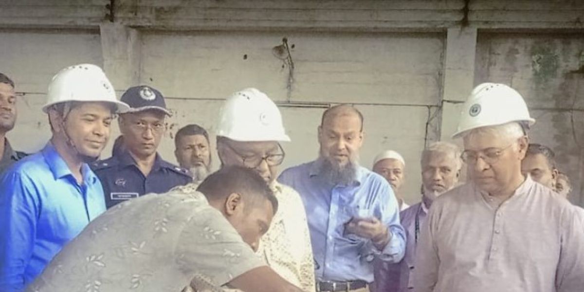 চন্দ্রঘোনা  কেপিএম পরিদর্শনে শিল্প উপদেষ্টা আদিলুর রহমান..