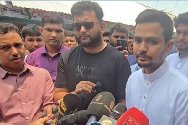 দশকের পর দশক আমরা বাংলাদেশে দলীয় সরকারের অধীনে স্থানীয় নির্বাচন দেখেছি। যেহেতু জাতীয় নির্বাচনের রোডম্যাপ পরিষ্কার এখন দ্রুত স্থানীয় সরকার নির্বাচন দেওয়া উচিৎ।  এতে করে লোকালি যেসব প্রশাসনিক ..