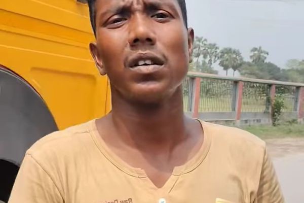 গাজীপুর জেলা, কালীগঞ্জ থানা, ঘোরাশাল ব্রিজ সংলগ্ন  কোন এক বড় ভাই চাঁদা বাজি করতেছে,  এবং তাদের ব্যবহার অতি জগন্ন, আমরা আশা করি এর ব্যবস্থা নেওয়া দরকার। আমরা আমরা জানি বাংলাদেশ ফ্যাসিস্ট  সর..