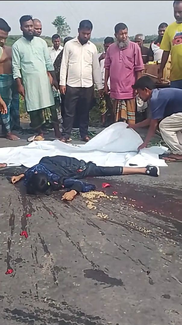 সৈয়দপুর থেকে  দশর্মাল হাইরোটে অ্যাক্সিডেন্ট বিকেল চারটায় ঘটিকায় একজন নিহিত সে ছিল একজন মেয়ে ১৮ থ