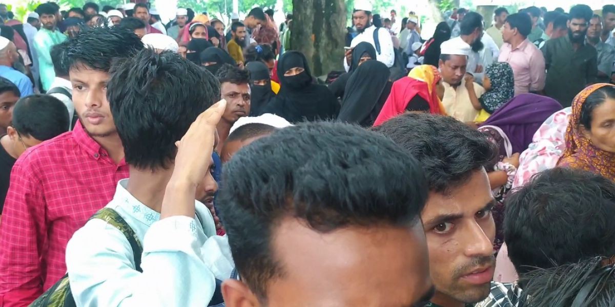 বলাকা ট্রেনের টিকিট নিয়ে যাত্রীদের মধ্যে তীব্র অসন্তোষ।..
