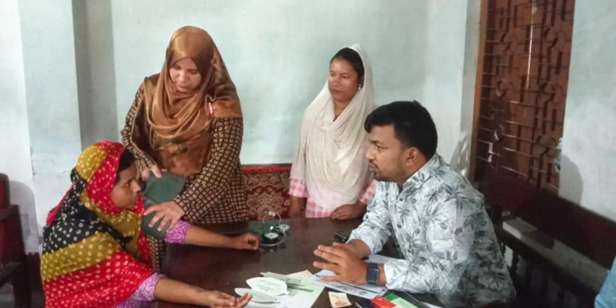 কুলিয়ারচরে মা ও শিশু জেনারেল হাসপাতাল এর উদ্যোগে বিনামূল্যে ক্যাম্পিং..