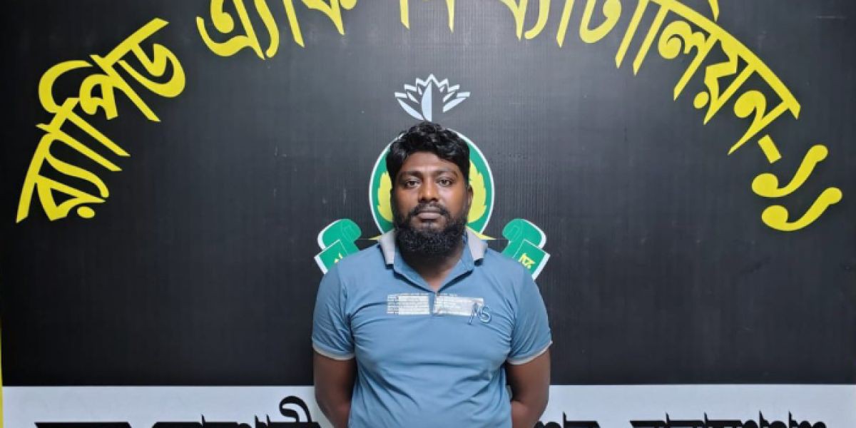 র‌্যাব-১১ এর জালে আটক চোরাচালানকৃত বিপুল পরিমাণ ভারতীয় শাড়ি ও থ্রি-পিস - গ্রেফতার ১..