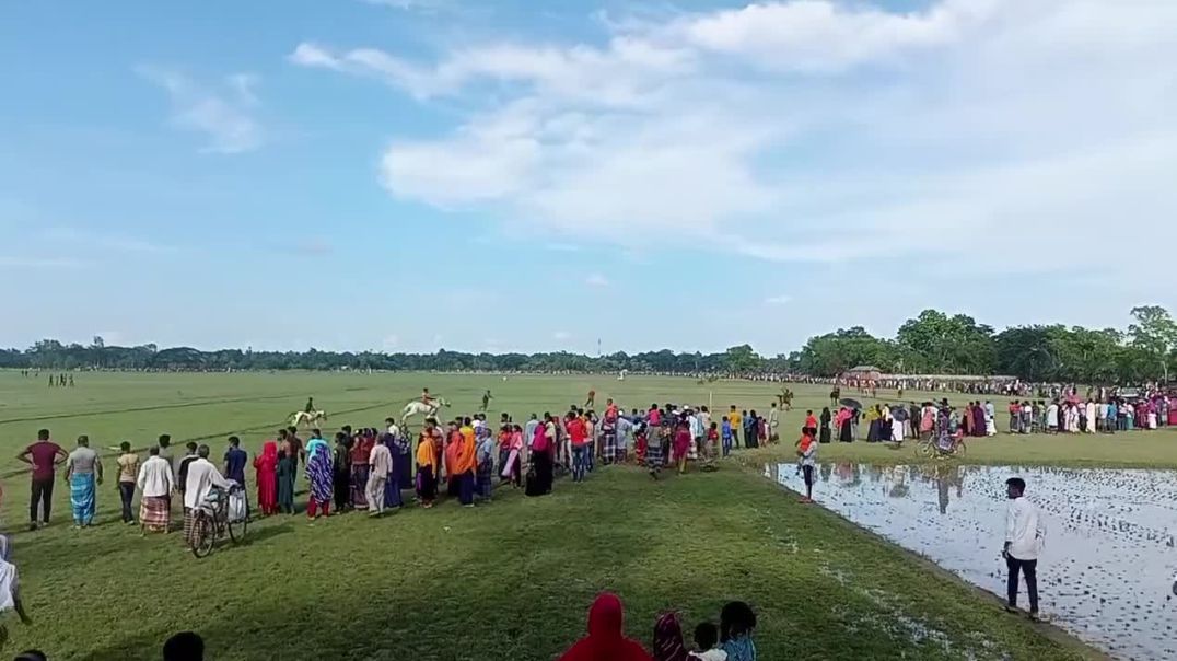 ⁣গ্রাম বাংলার ঐতিহ্যবাহী ঘোড়-দৌড় প্রতিযোগিতা