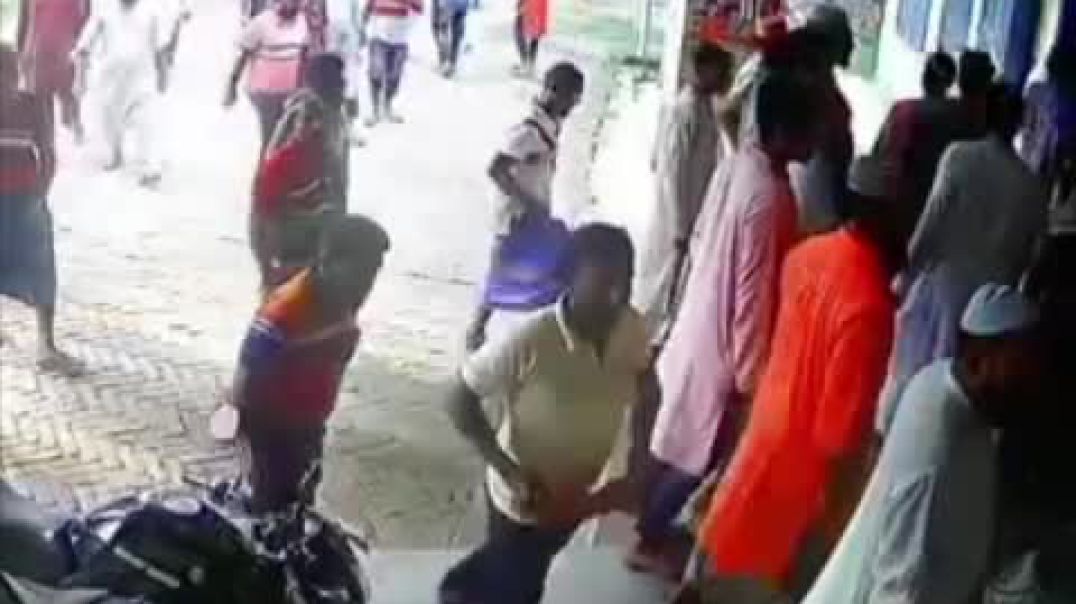 মণিরামপুর উপজেলার ১১ নং চালুয়াহাটি ইউনিয়ন পরিষদে তালা ঝুলিয়ে দিলেন ইউনিয়ন জামায়াতের নেতৃবৃন্দ।