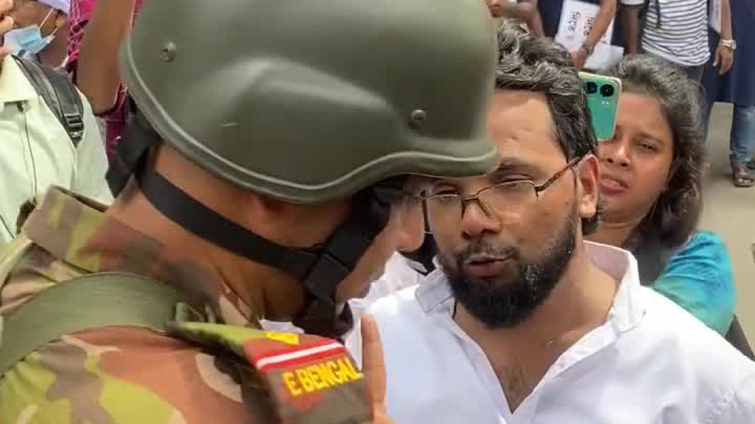 প্রেসক্লাবের সামনে সেনাবাহিনী