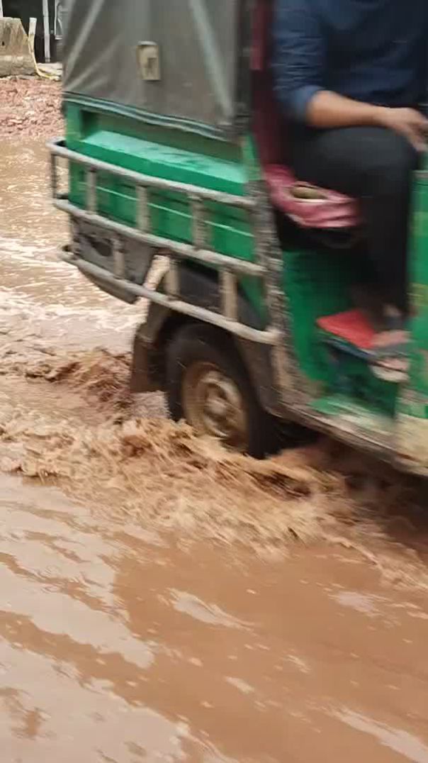 প্রথম দেখায় মনে হতে পারে, এটি কোন এক জায়গার ধ্বংসাবশেষ।