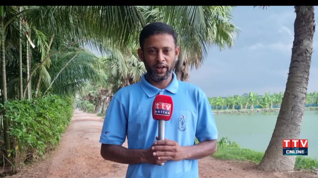 রাস্তার খানাখন্দে নাকাল এলাকাবাসী