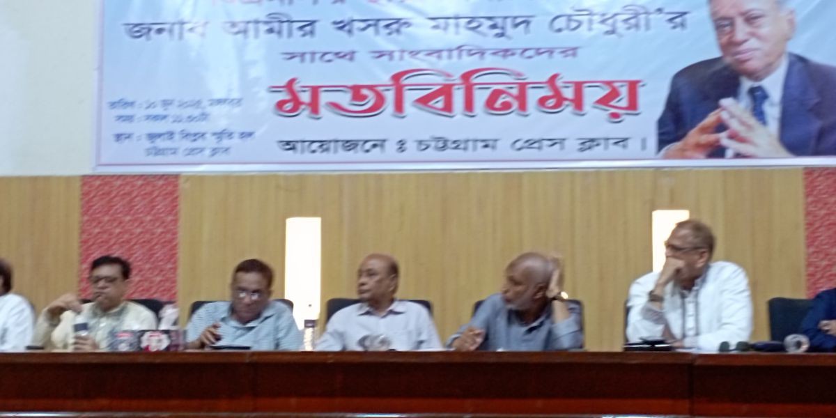 সাংবাদিকদের সাথে মতবিনিময় সভায়
