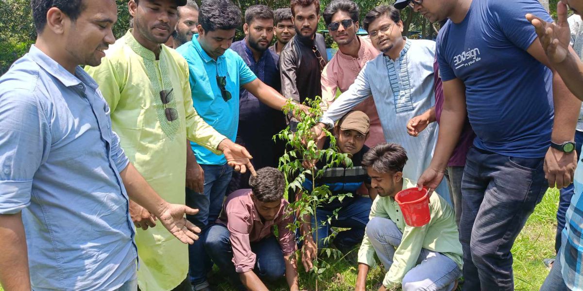 তারেক রহমানের আহ্বানে দেশজুড়ে সবুজ বিপ্লব: জামবাড়িয়ায় ছাত্রদলের বৃক্ষরোপণ ও রাষ্ট্র সংস্কার বার্তার ছোঁয়া..