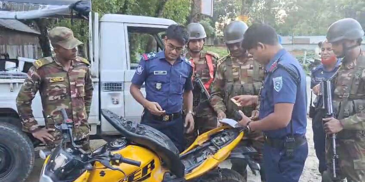 সেনা-পুলিশের চেকপোস্ট: গাড়ি ফেলে দুই যুবকের ভৌঁ দৌড়, মাদক দ্রব্যের উপকরণ উদ্ধার ..