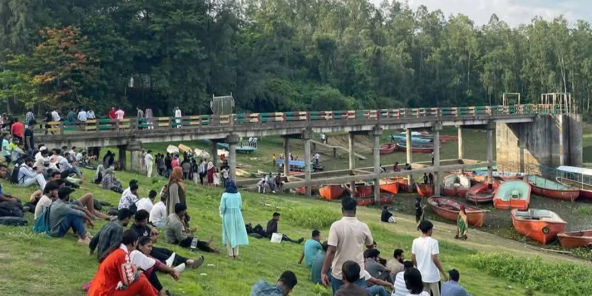 দেশের দ্বিতীয় বৃহত্তম কৃত্রিম লেক ‘মহামায়া’, মিরসরাইয়ে প্রাকৃতিক সৌন্দর্যের অপরূপ এক নিদর্শন! ..