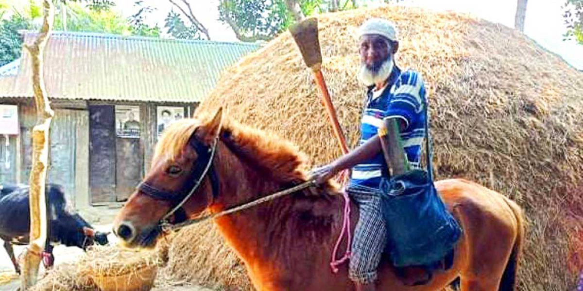 গোরখোদক মনু মিয়ার চির বিদায়।