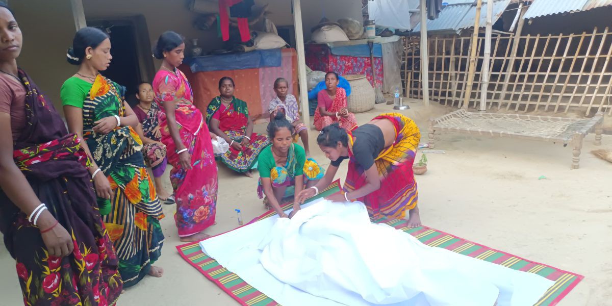 গোমস্তাপুরে পুকুরে ডুবে গৃহবধূর মৃত্যু