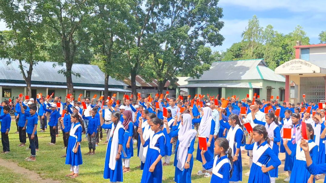 দুর্গাপুরে মাদক ও বাল্য বিয়ে প্রতিরোধ করার শপথ নিয়ে শিক্ষার্থীরা এসব বিষয়কে লাল কার্ড প্রদর্শন করলো