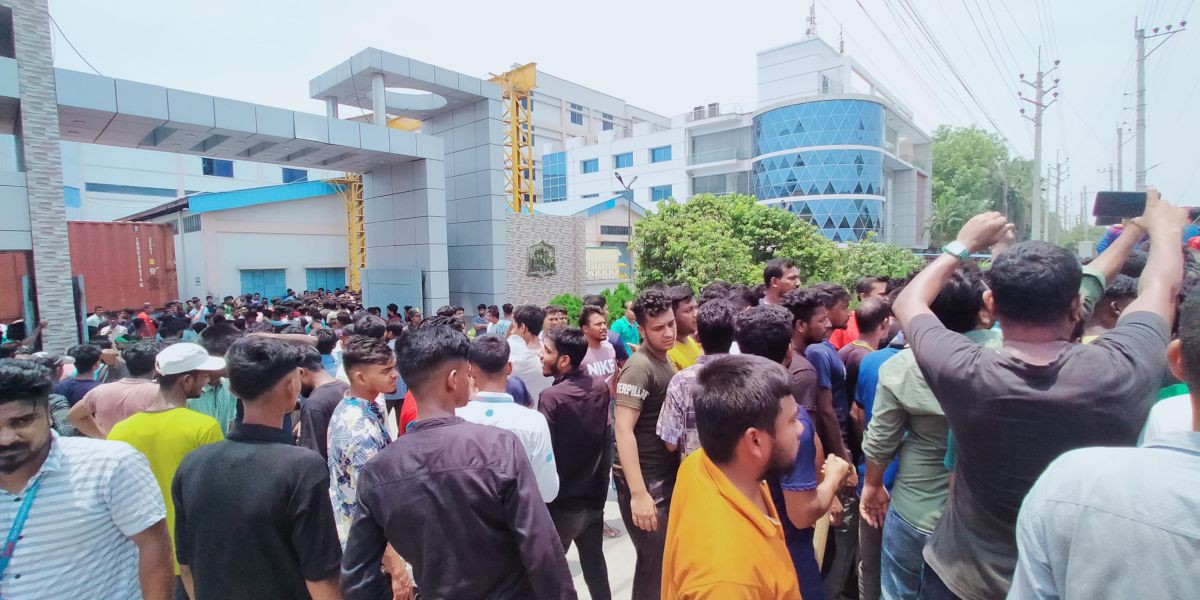 কুষ্টিয়ায় আবারো আন্দোলনে নেমেছে বিআরবি গ্রুপের শ্রমিকরা..