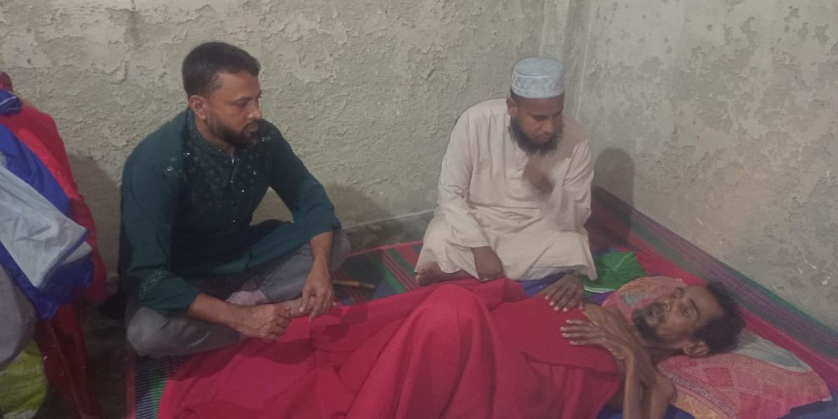 ক্যান্সারে আক্রান্ত সহিদ মোল্লার খোঁজ খবর নেন মাসুদুর রহমান..