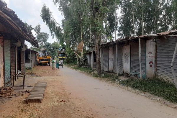 কালাই উপজেলার নুনুজ বাজার একটি স্বনামধন্য এবং কৃষকদের জনপ্রিয় ধানের আড়ৎ হলেও এখন বিপাকে পড়েছে কৃষকরা। নুনুজ বাজার হাট ইজারাদার প্রতি বস্তার খাজনা বৃদ্ধির ফলে আজ সকাল থেকে আড়ৎদাররা ধান কেনা ..