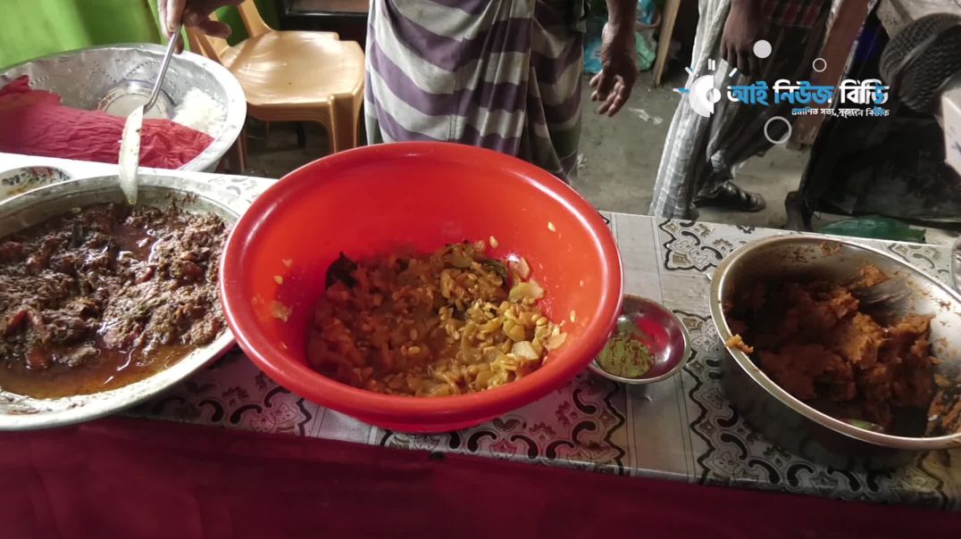 ⁣উত্তরা মাইলস্টোন স্কুলের সামনে জনসমাগম বাড়ায় খাবারের দাম দ্বিগুণ