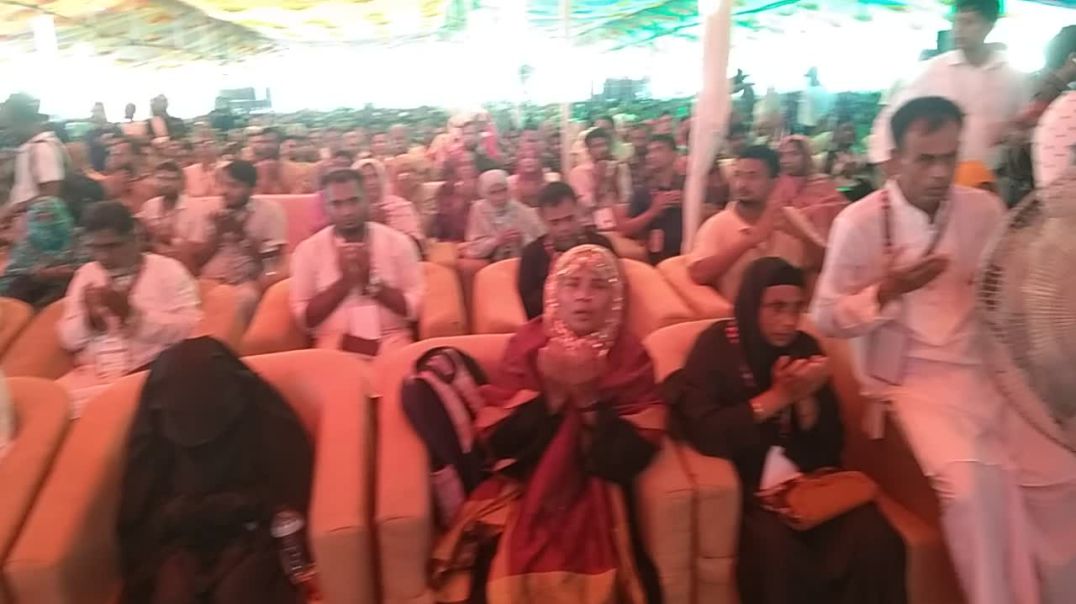 মির্জা ফখরুল ইসলাম আলমগীর জুলাই শহীদ পরিবারের জন্য দোয়া করছেন
