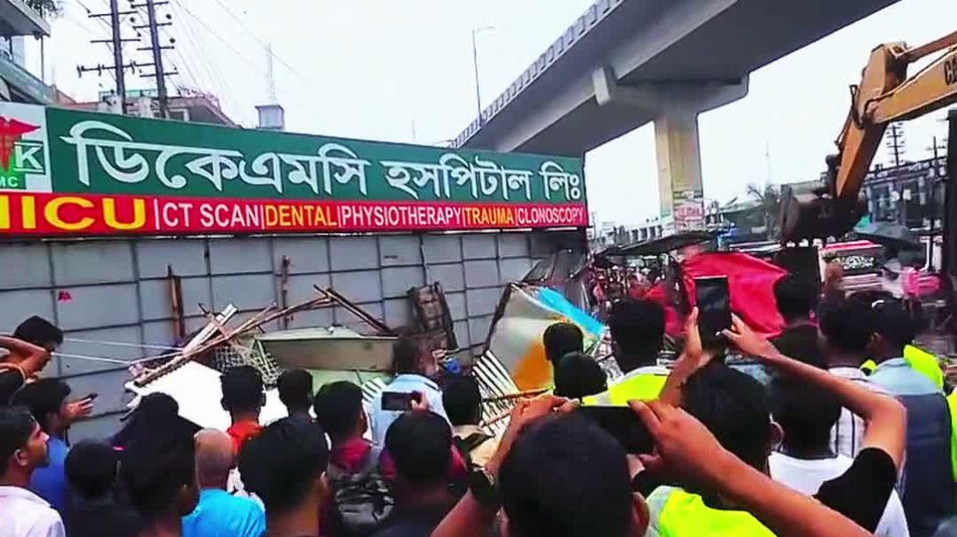 ভুলতা গাউছিয়ায় চলছে উচ্ছেদ অভিযান।