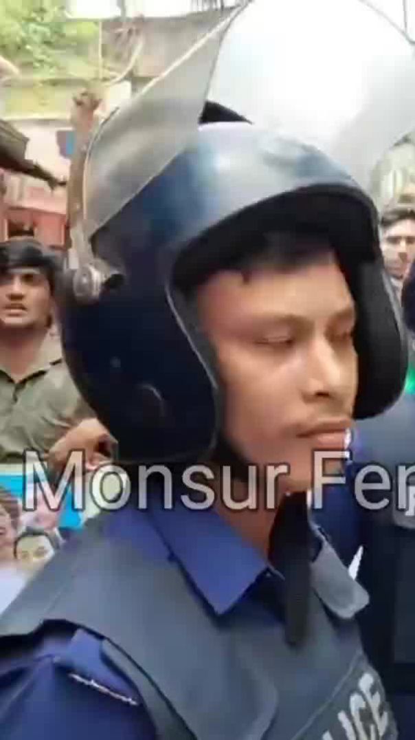 ১৭ জুলাই ২০২৪  ফেনী শিক্ষার্থীদের উপর হামলার প্রতিবাদে জেলা ছাত্রদলের বিক্ষোভে পুলিশের বাধা