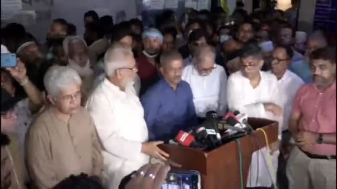 ⁣জাতীয় বার্ন ও প্লাস্টিক সার্জারি ইনস্টিটিউটে সংবাদ সম্মেলনে কথা বলছেন আসিফ নজরুল