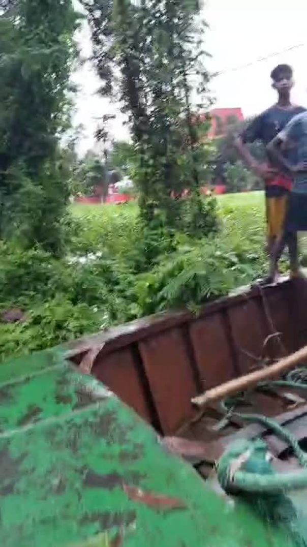 উত্তর শালধর থেকে  গর্ভবতী নারীকে উদ্ধার করে হাসপাতালে পাঠালো পরশুরাম থানা পুলিশ