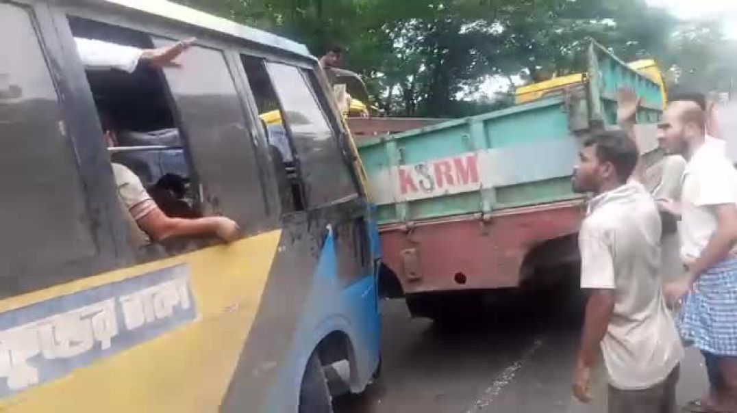 সীতাকুণ্ডের কুমিরাতে ভয়াবহ এক্সিডেন্ট