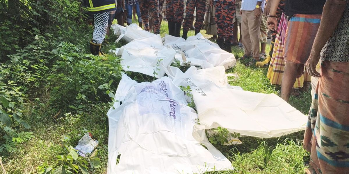 নেত্রকোনায় বিমান দুর্ঘটনায় নিহতদের স্মরণে মোমবাতি প্রজ্বলন....
