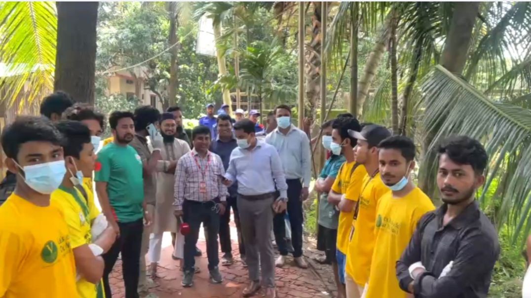 লক্ষ্মীপুরে খাল পরিশোধনে স্বেচ্ছাসেবকদের উদ্যোগ