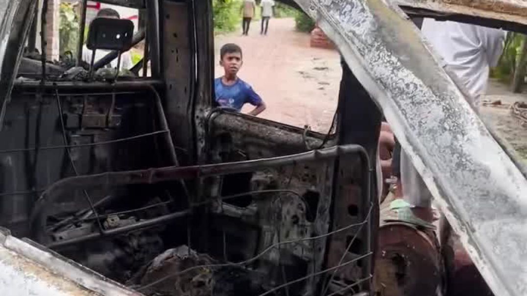 এনসিপির 'মার্চ টু গোপালগঞ্জ' পথযাত্রা, পুলিশের গাড়িতে আ'গু'ন