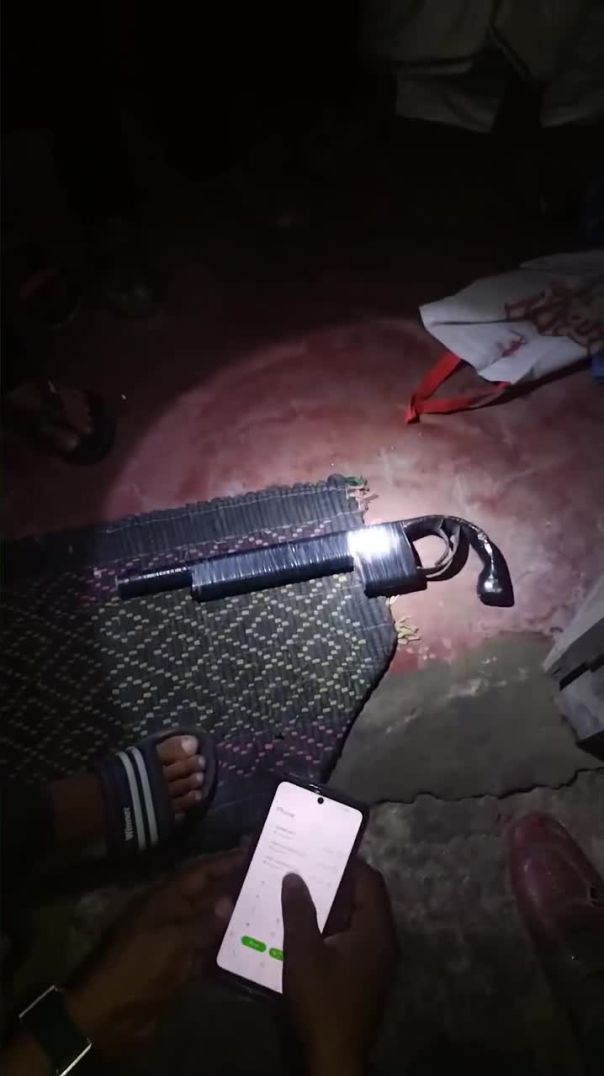 ফেনীর লেমুয়া,কেরনীয়ায় অভিযানে অবৈধ অস্ত্র ও ইয়াবার সরঞ্জাম উদ্ধার