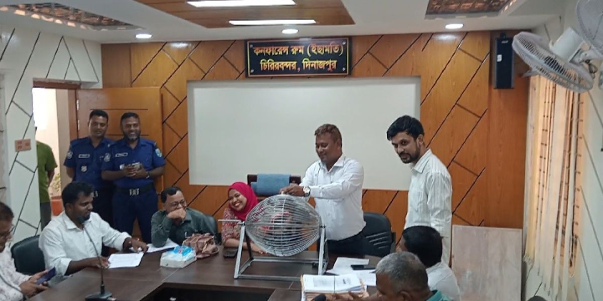 চিরিরবন্দরে লটারির মাধ্যমে বীরনিবাস প্রকল্পের টেন্ডার নিয়োগ।..