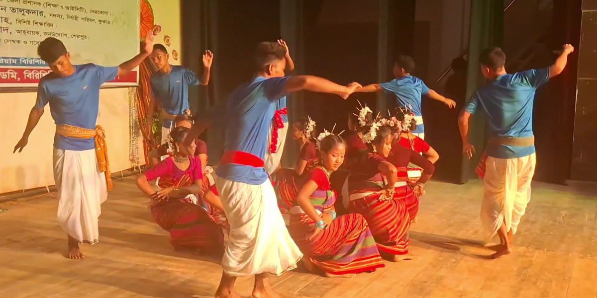 নেত্রকোনায় দুর্গাপুরে আদিবাসী কোচ সম্প্রদায়ের বিহু উৎসব পালিত..