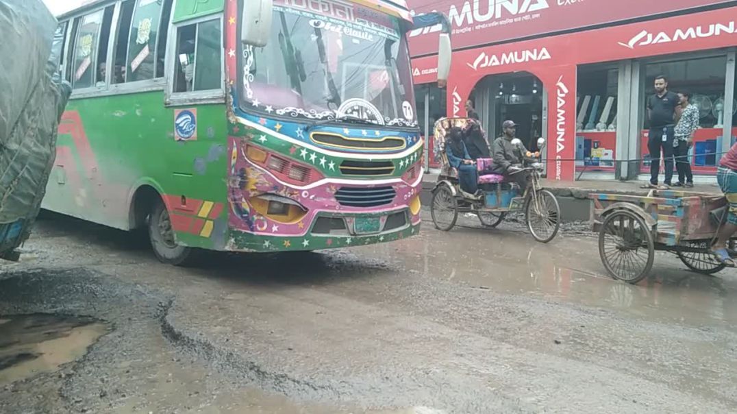 ⁣বাইপাইল আশুলিয়া মহাসড়ক বেহাল দশা ইপিজেড থেকে বাইপেল পর্যন্ত
