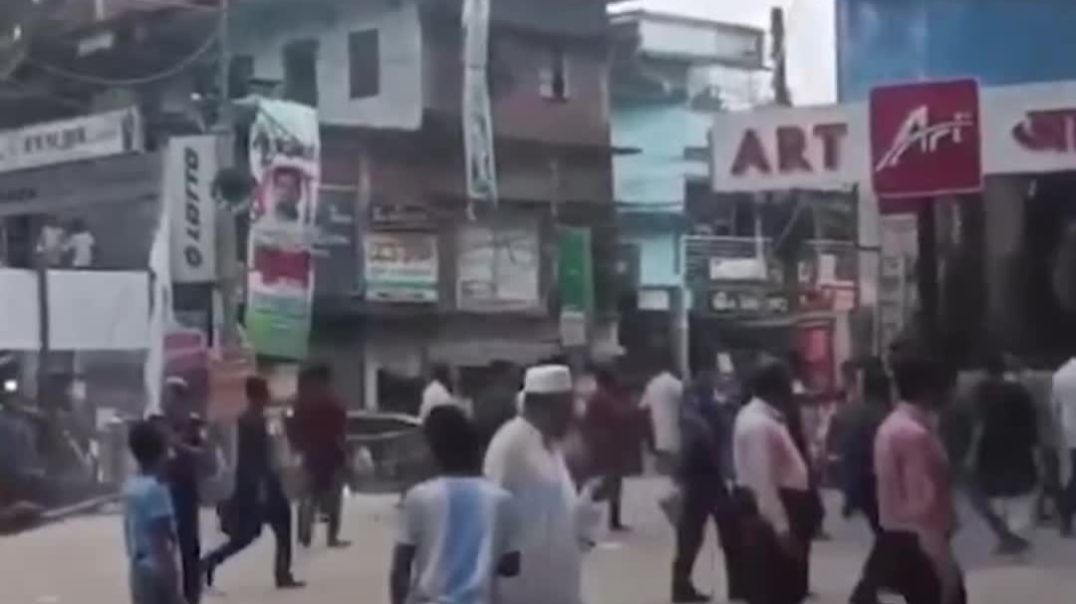 সালাহউদ্দিন আহমেদ’কে নিয়ে মন্তব্য করায় চকরিয়ায় এনসিপির মঞ্চ ভাঙচুর |
