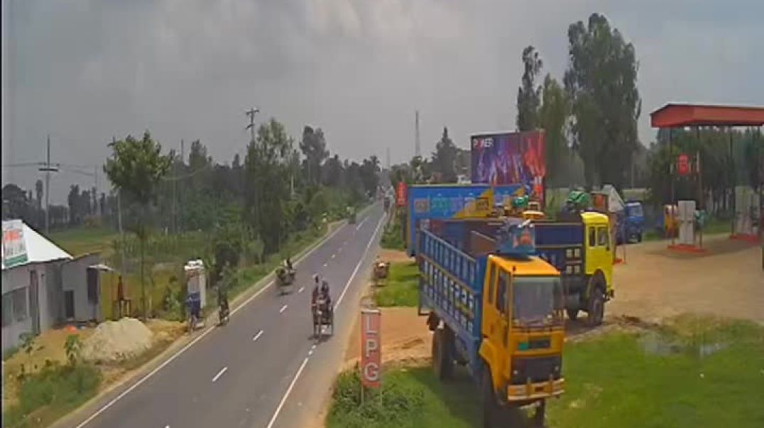 নন্দীগ্রাম ভদ্রদিঘী গ্রামের নুর নবী একটি সড়ক দুর্ঘটনায় প্রাণ হারিয়েছেন, যা এলাকায় শোকের ছায়া ফে