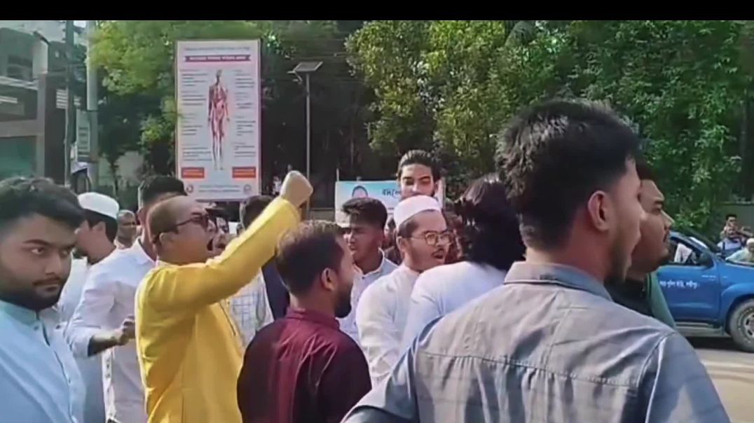 এনসিপি নেতাদের উপর হামলার প্রতিবাদে লক্ষ্মীপুরে ঝুমুর চত্বর ব্লকড।