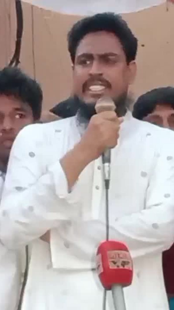 দিনাজপুরে নাগরিক পার্টির পদযাত্রা শেষে বক্তব্য  রাখছেন জাতীয় নাগরিক পার্টি এনসিপির সদস্য সচিব আখতার 