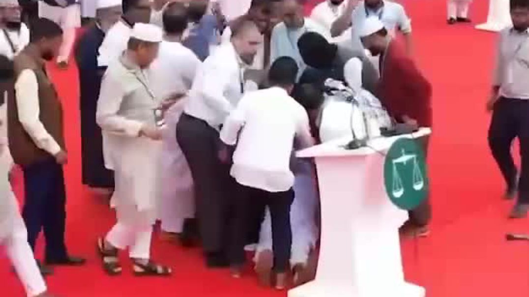জামায়াতের আমিরের সেই পড়ে যাওয়ার ভিডিও টি দেখুন